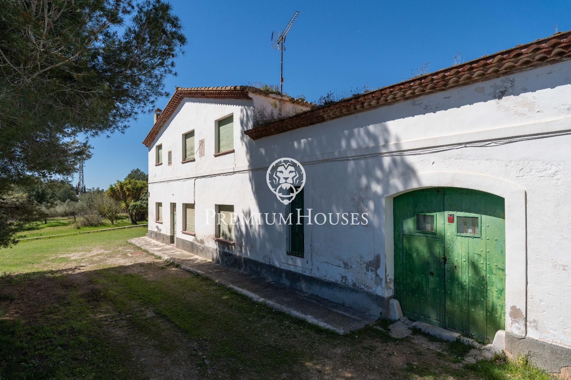 Vista exterior de Finca rústica en venta en Vilanova i la Geltrú con Jardín privado y Trastero