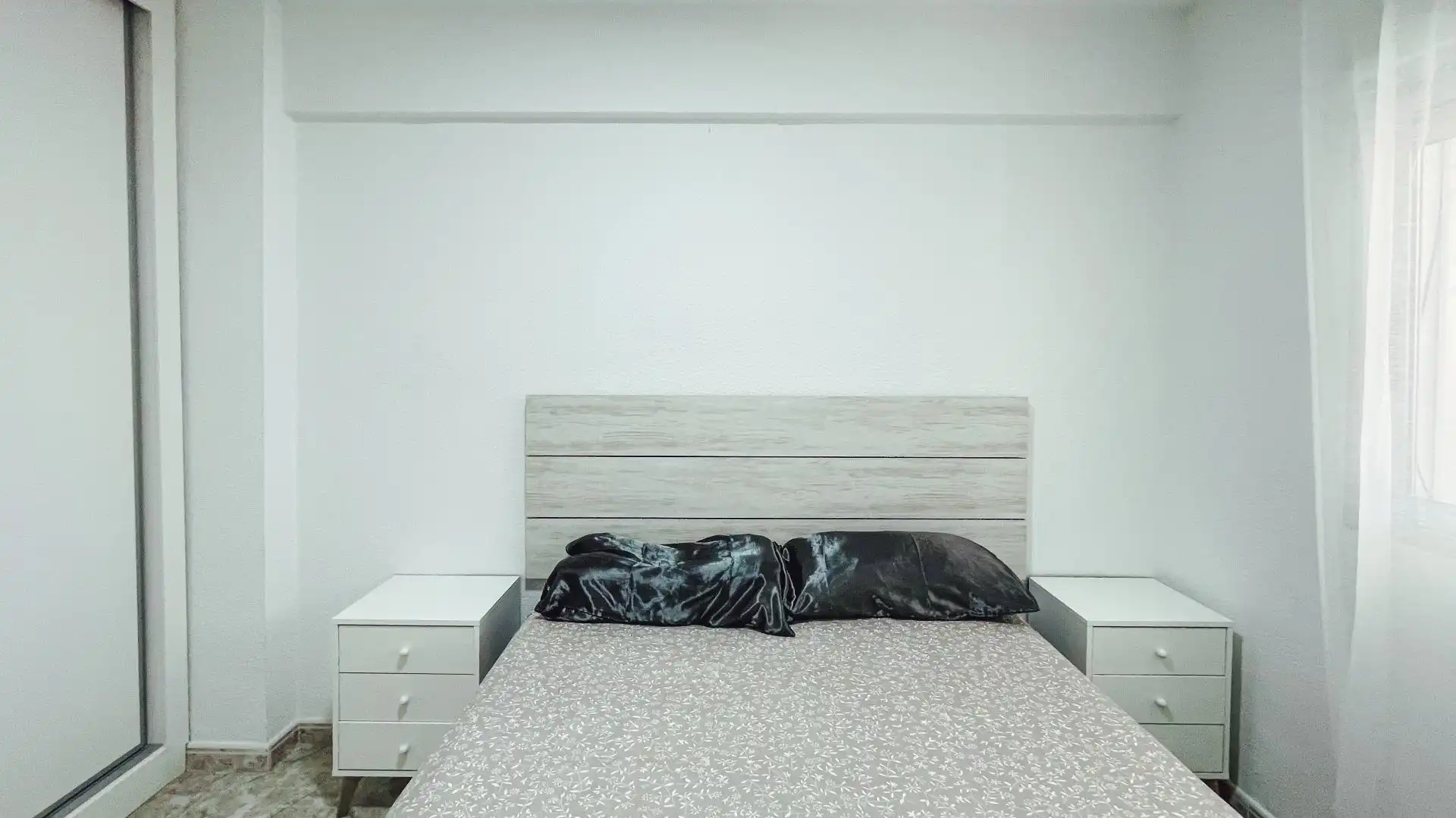 Bedroom of Apartments for sale in Benidorm  with Air Conditioner and Community pool