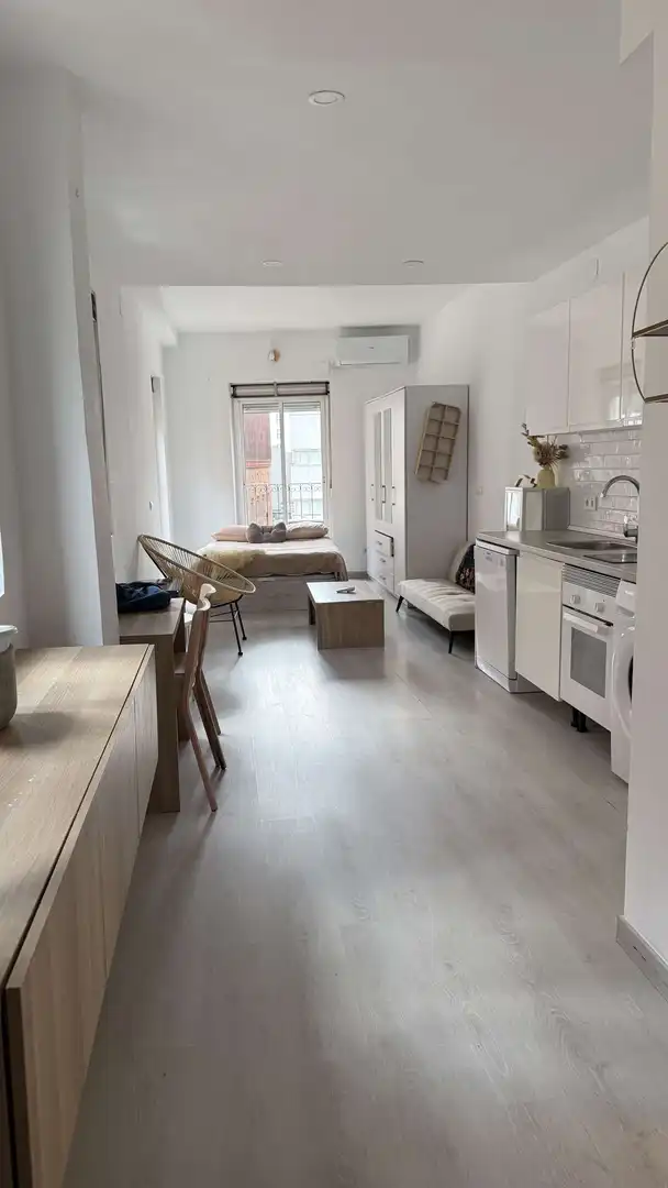Habitación de Estudio para compartir en  Madrid Capital con Aire acondicionado, Terraza y Amueblado