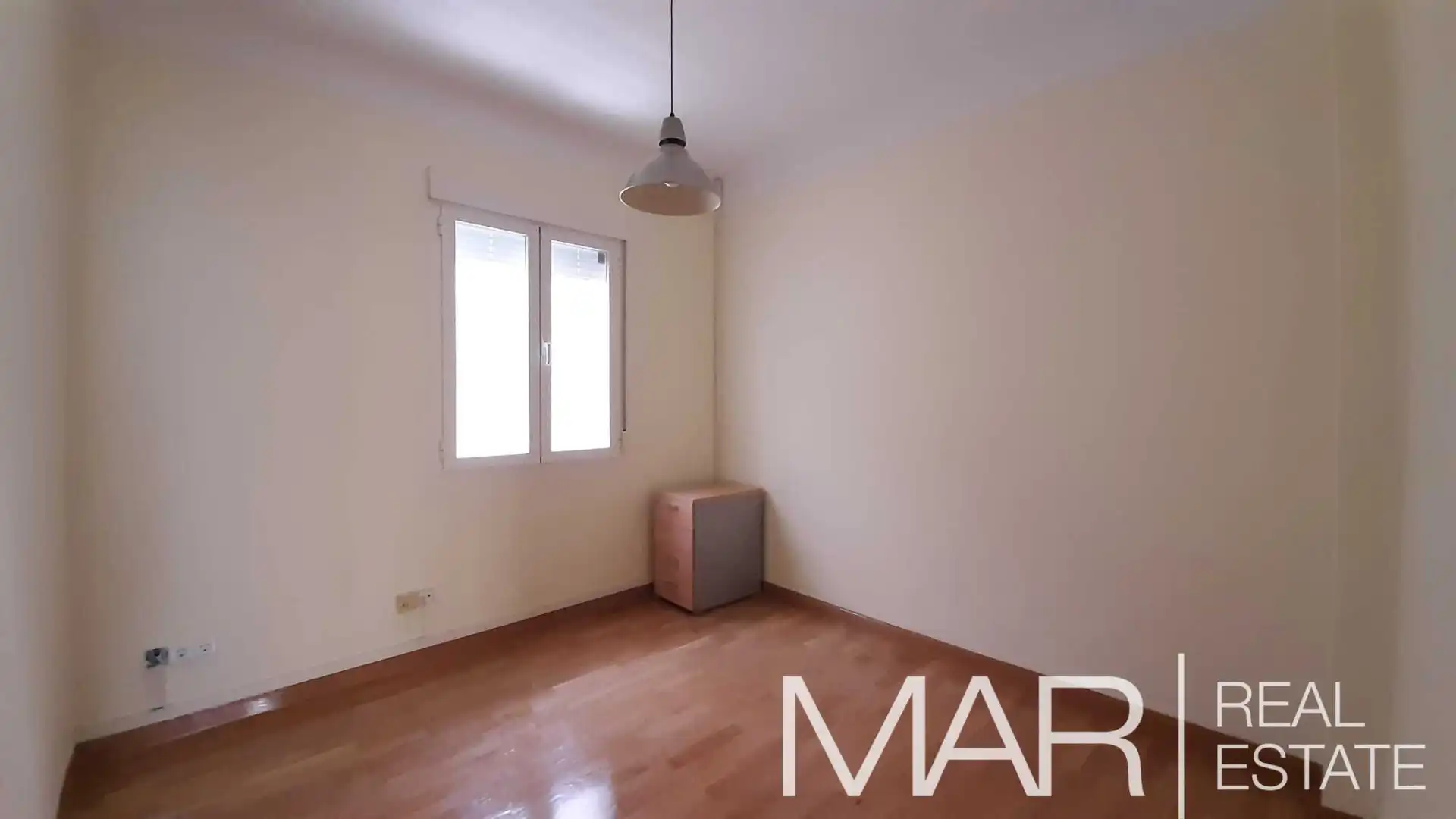 Schlafzimmer von Büro zur Miete in Madrid mit Klimaanlage, Heizung und Möbliert