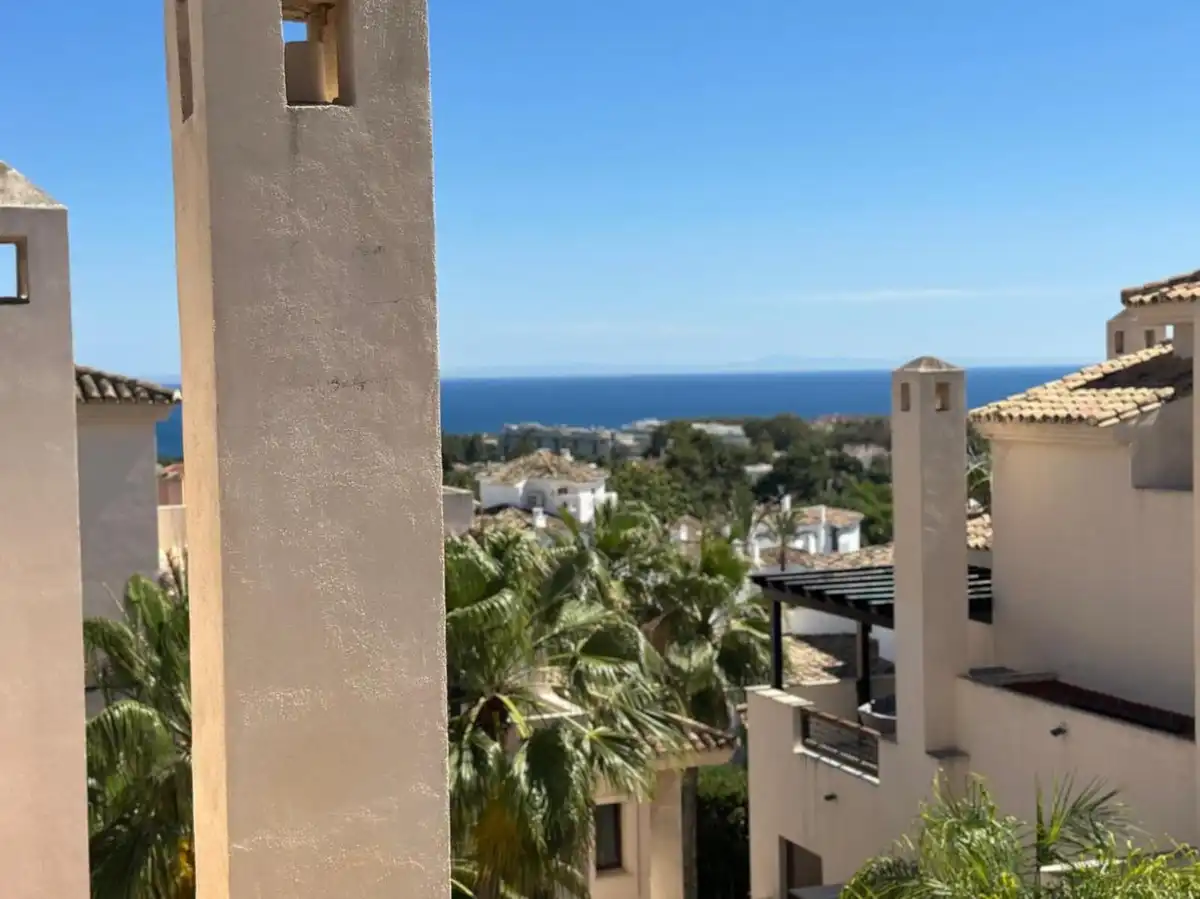 Vista exterior de Dúplex en venda en Marbella amb Aire condicionat, Terrassa i Traster