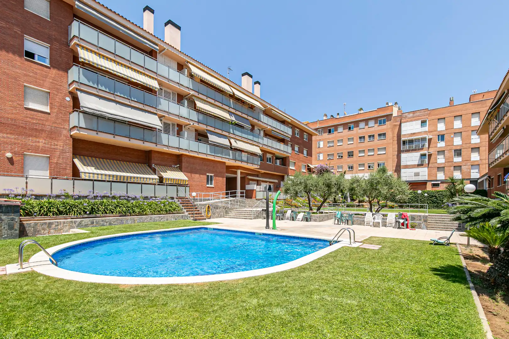Vista exterior de Dúplex en venta en Sant Feliu de Llobregat con Aire acondicionado, Terraza y Piscina comunitaria