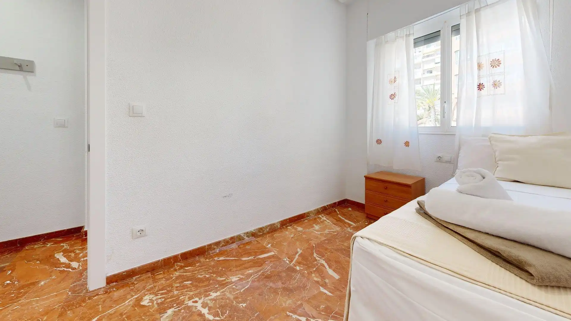 Dormitori de Apartament de lloguer en Elche / Elx amb Aire condicionat, Jardí privat i Terrassa