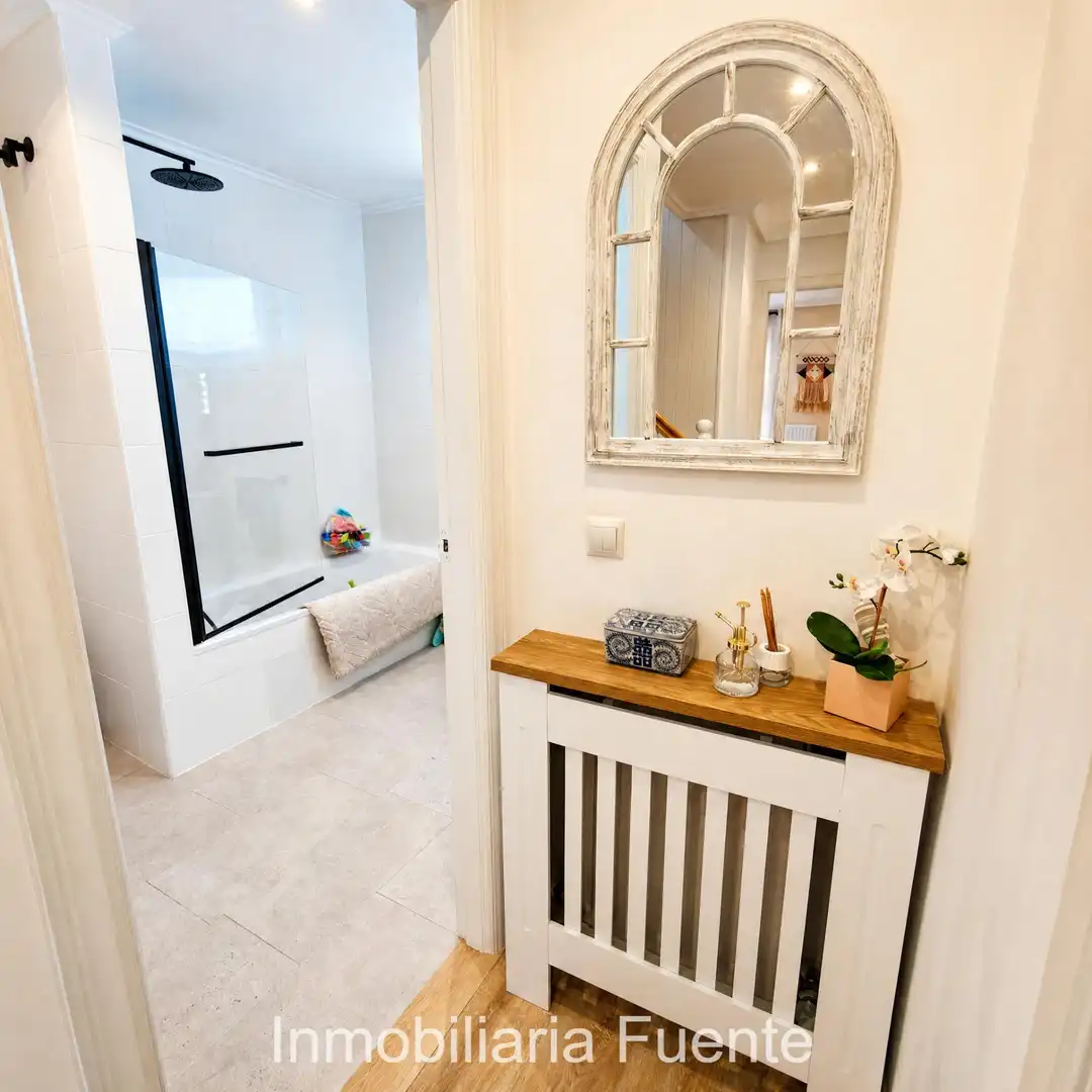Badezimmer von Einfamilien-Reihenhaus zum Verkauf in Muskiz mit Heizung, Privatgarten und Terrasse