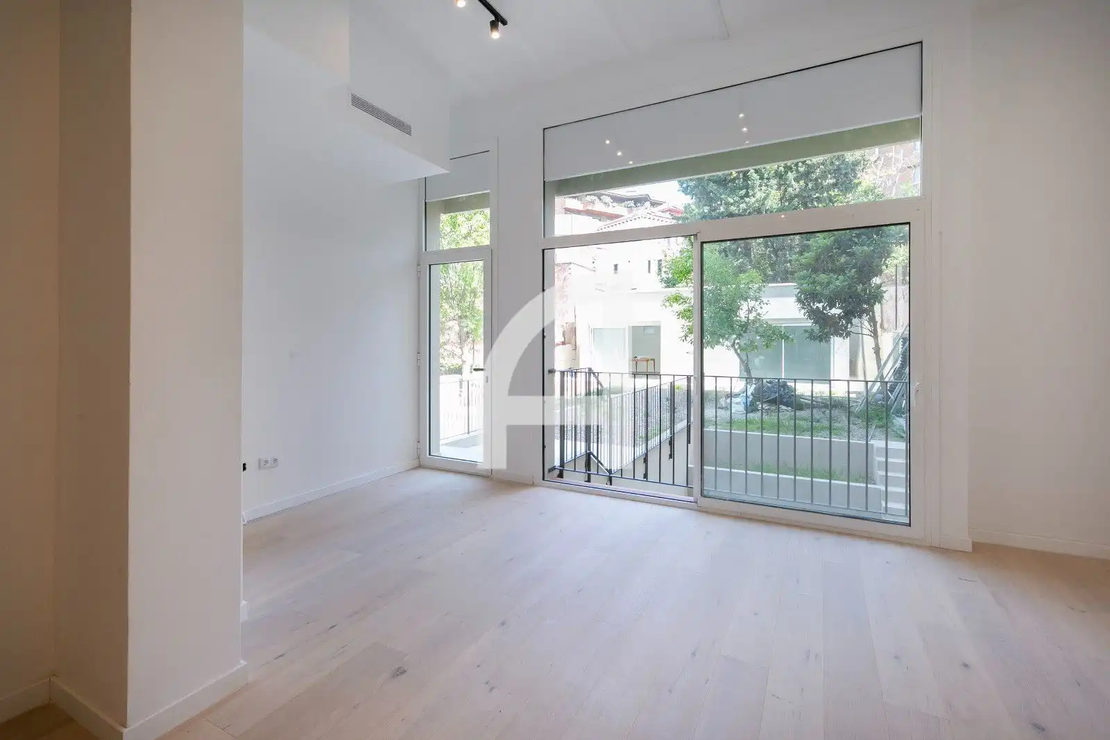 Vista exterior de Dúplex en venda en Barcelona amb Aire condicionat, Calefacció i Parquet