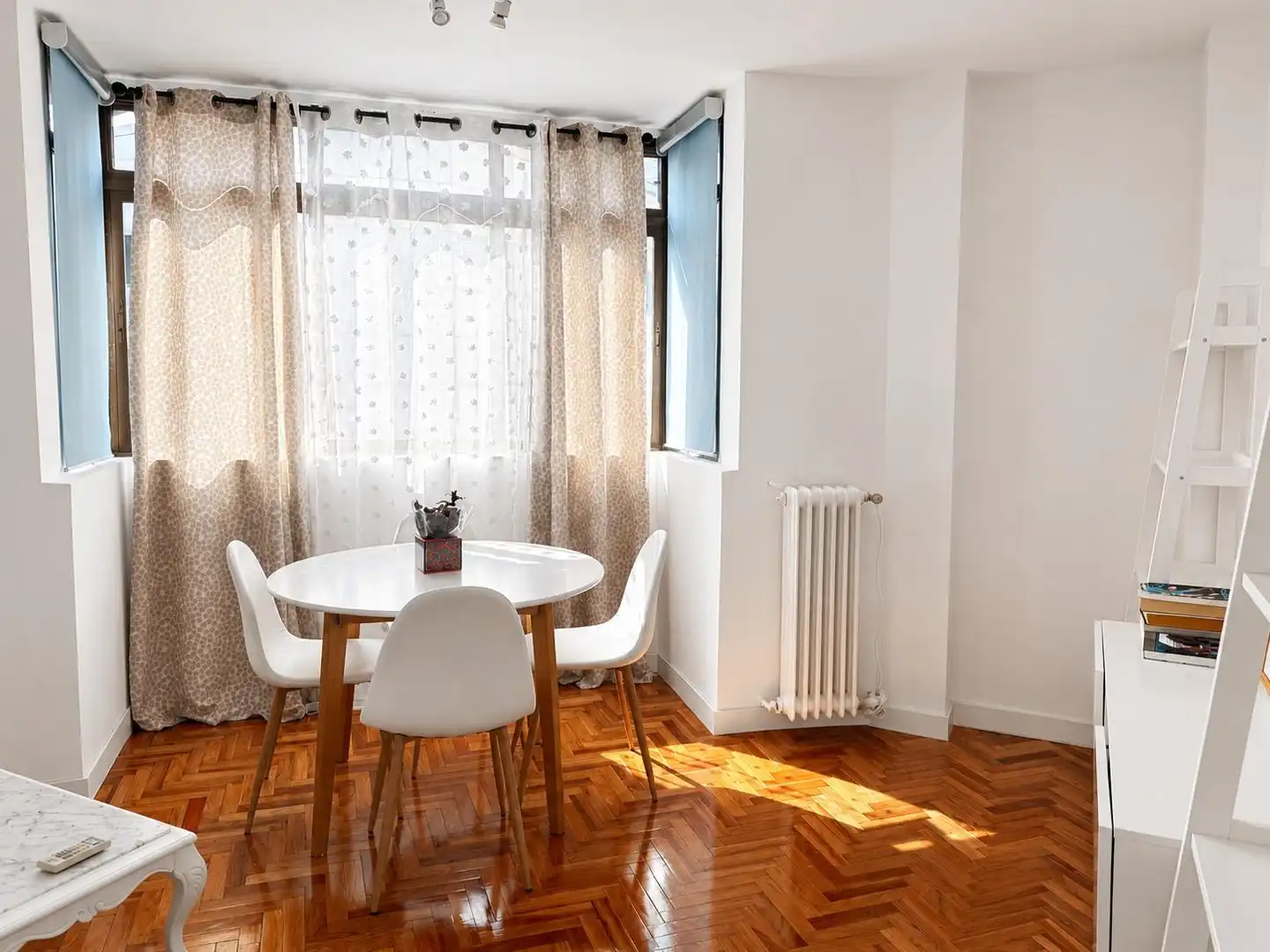 Dining room of Flat for rent in Madrid  with Air Conditioner, Heating and Furnished