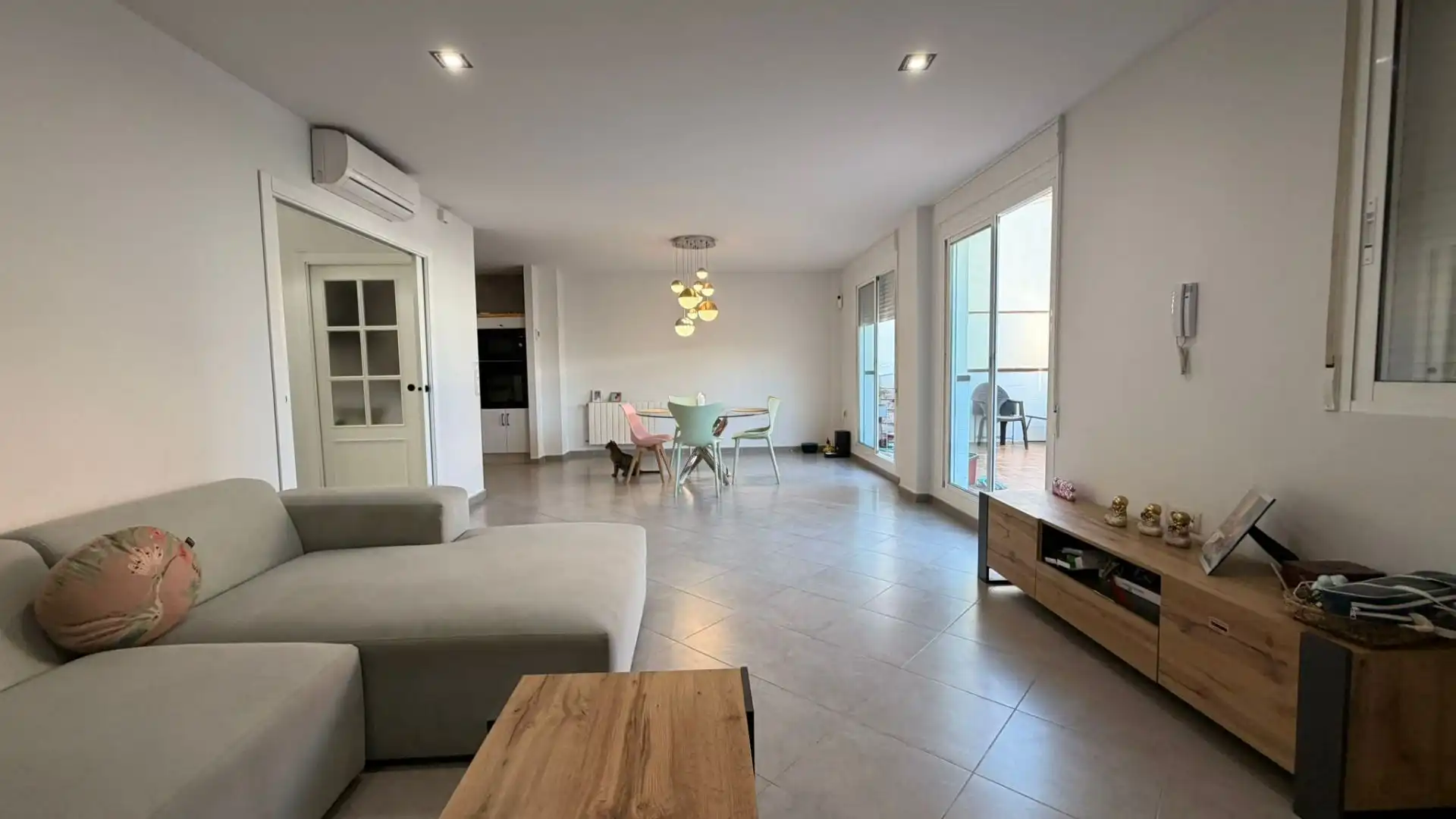 Wohnzimmer von Einfamilien-Reihenhaus zum Verkauf in Villanueva de Castellón mit Klimaanlage und Abstellraum