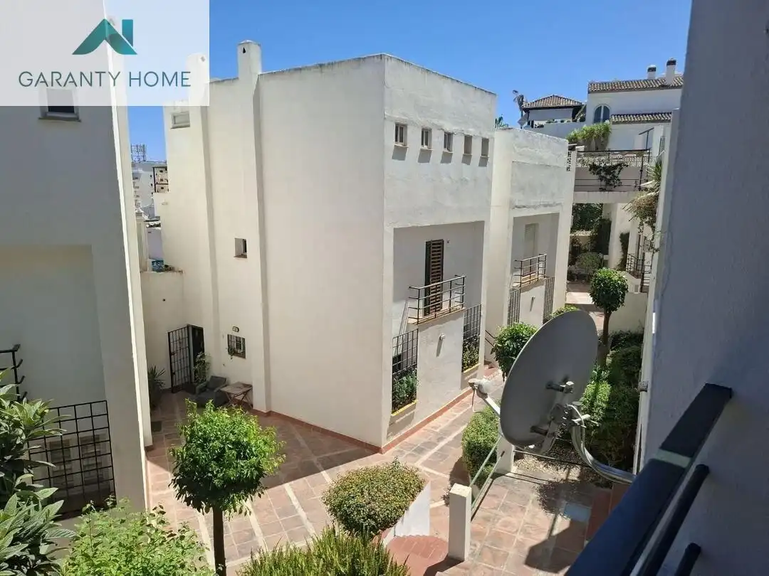 Vista exterior de Dúplex de lloguer en Torremolinos amb Calefacció, Jardí privat i Terrassa