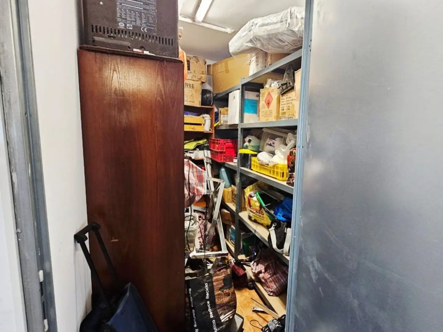 Garage for sale in Serra