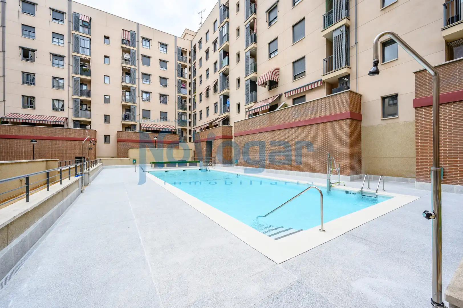Swimming pool of Flat for sale in Móstoles  with Air Conditioner, Heating and Parquet flooring