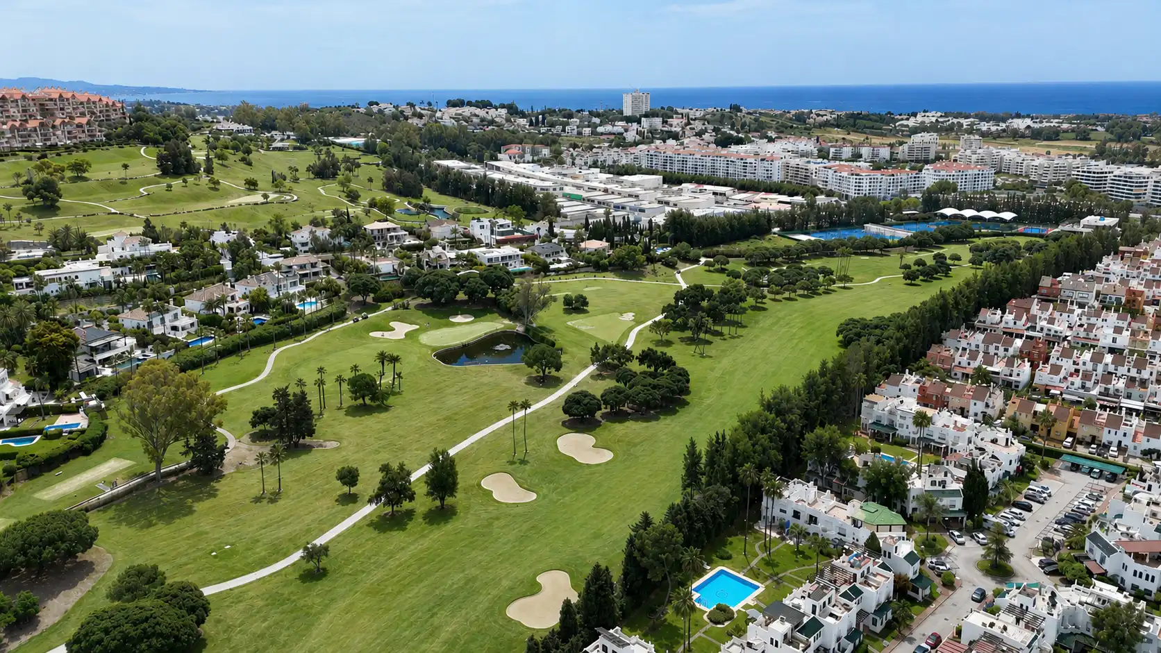 Vista exterior de Casa adosada en venta en Marbella con Aire acondicionado, Terraza y Piscina