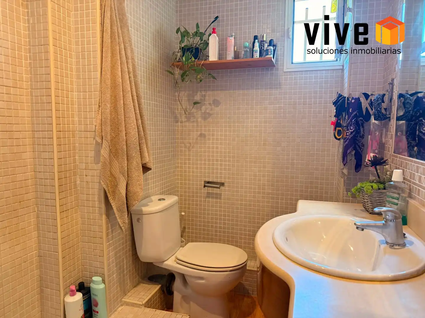Bathroom of Flat for sale in Sevilla  with Air Conditioner and Storage room