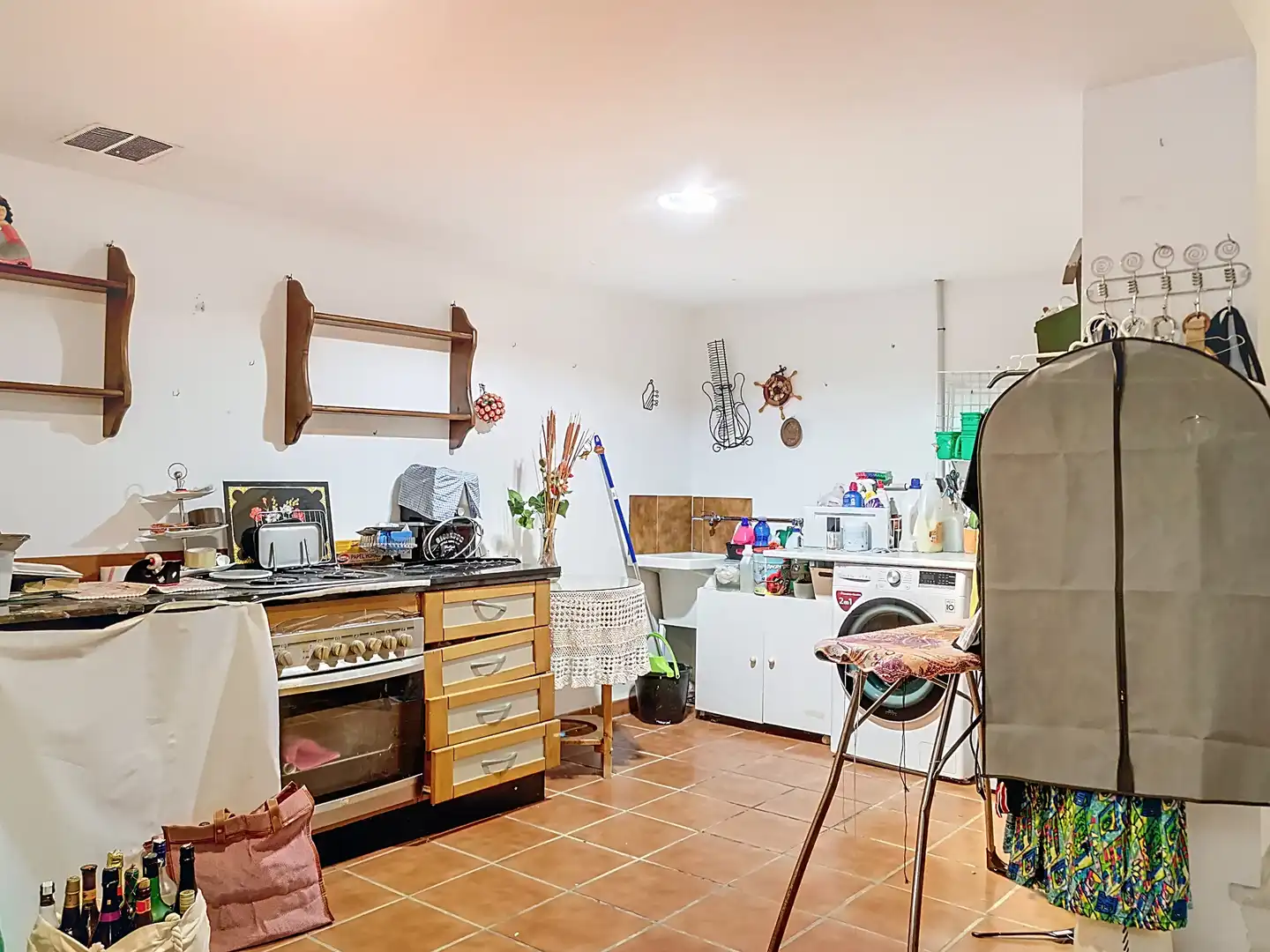 Kitchen of Detached homes for sale in Fuengirola  with Air Conditioner, Storage room and Community pool
