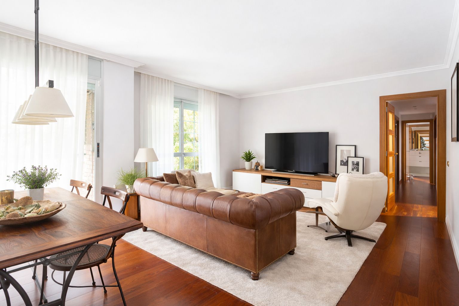 Sala d'estar de Pis en venda en Sant Cugat del Vallès amb Aire condicionat, Calefacció i Forn