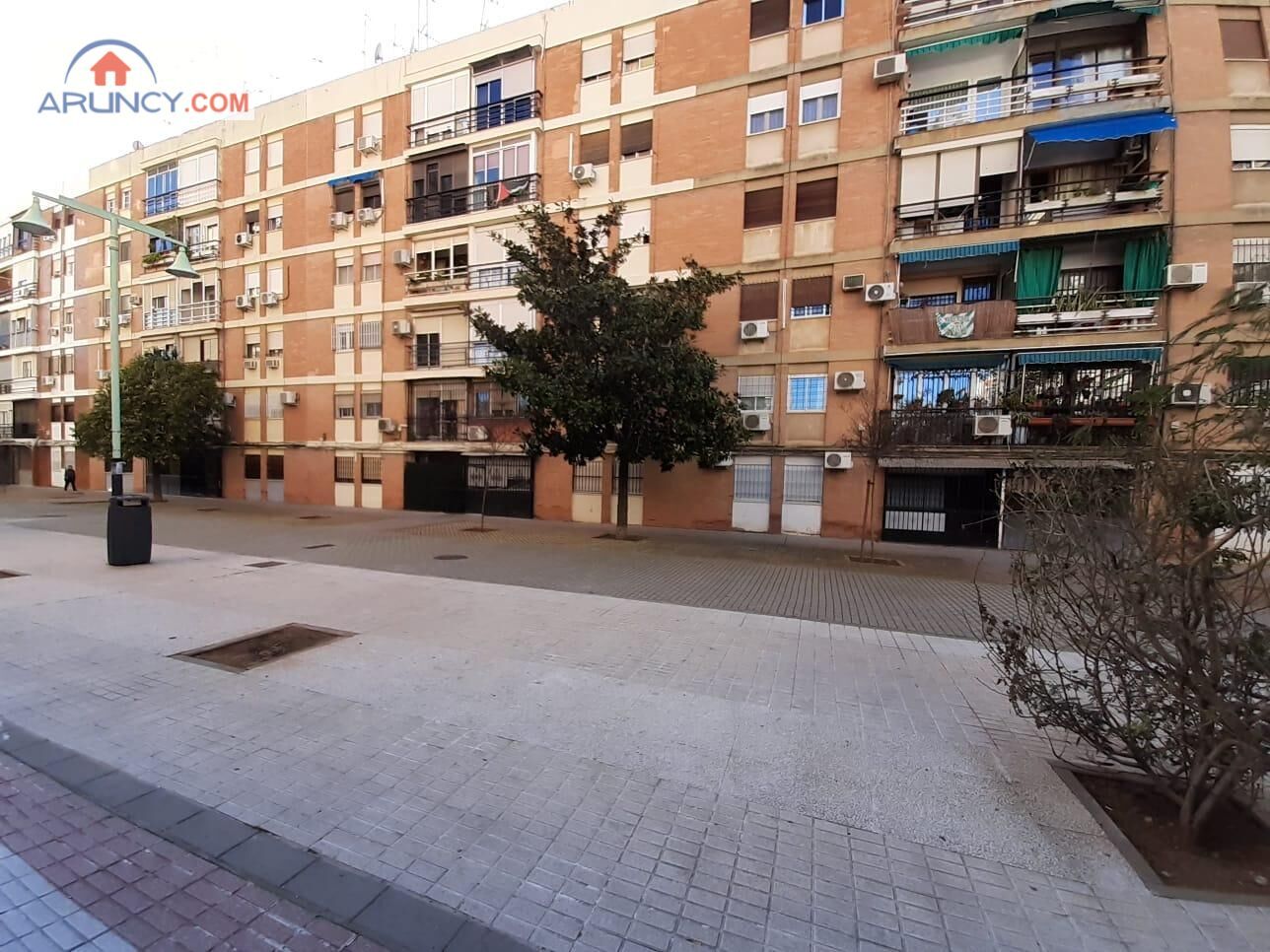 Exterior view of Flat for sale in  Sevilla Capital