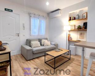 Living room of Flat to rent in  Madrid Capital  with Air Conditioner, Heating and Parquet flooring