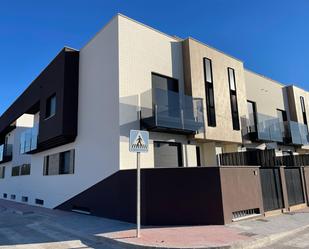 Exterior view of Single-family semi-detached for sale in Las Torres de Cotillas  with Private garden and Community pool