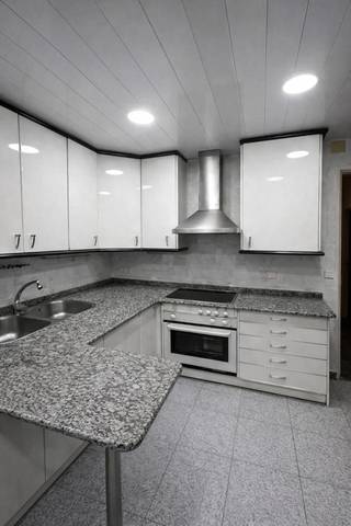 Piso en Venta en Carrer de Cantàbria en La Verneda i la Pau