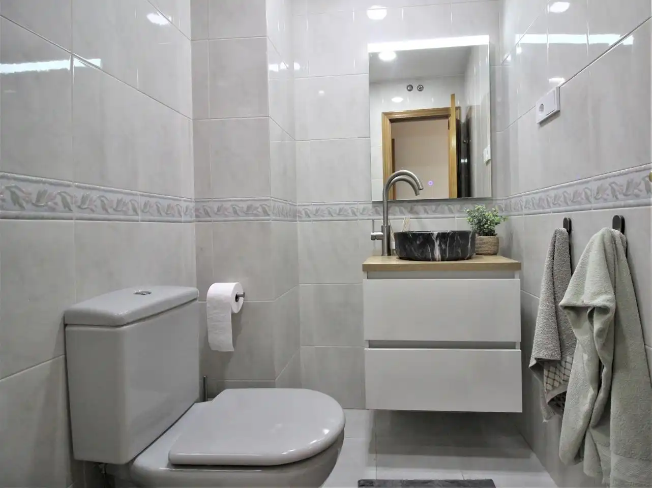 Bathroom of Flat for rent in Almería  with Air Conditioner, Furnished and Internet