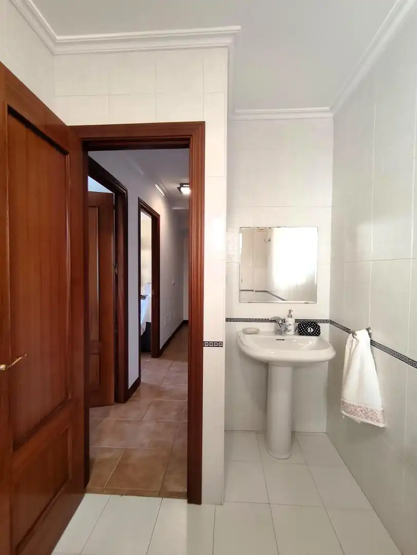 Baño de Casa adosada en venta en Medio Cudeyo con Calefacción, Jardín privado y Terraza