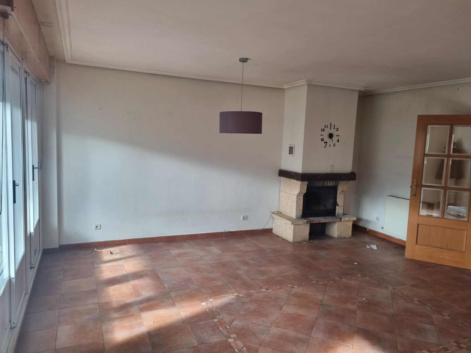 Sala d'estar de Casa adosada en venda en Villagonzalo Pedernales amb Jardí privat
