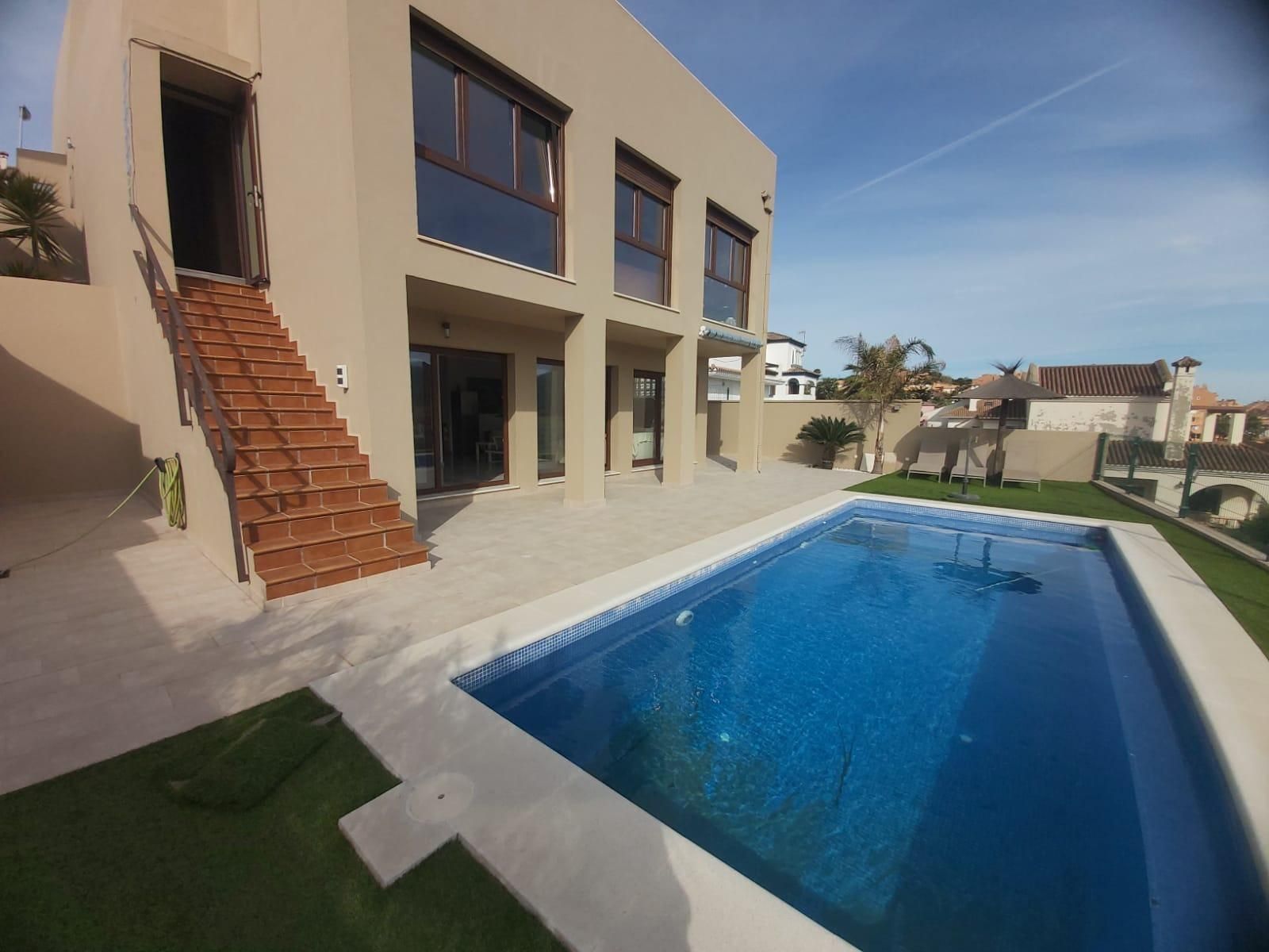 Swimming pool of House or chalet for sale in Algeciras  with Air Conditioner, Private garden and Swimming Pool