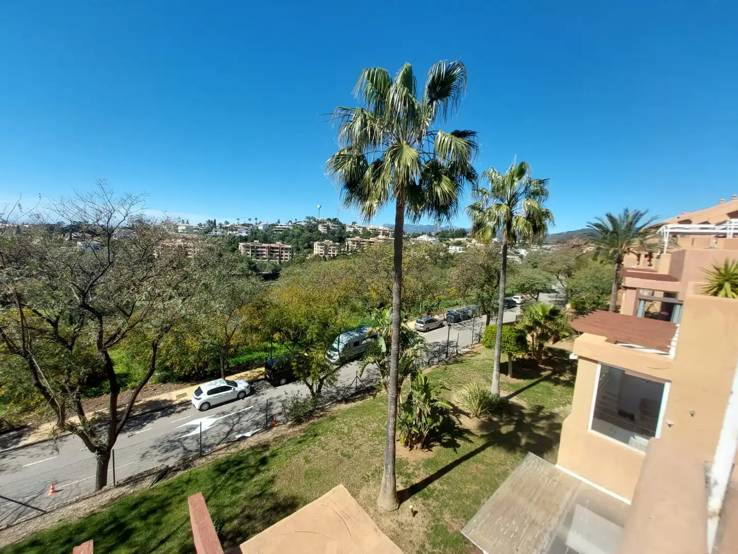 Vista exterior de Dúplex en venta en Marbella con Aire acondicionado y Terraza