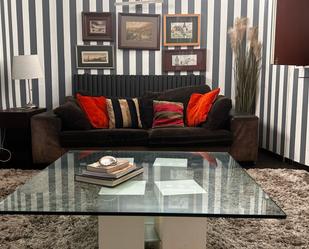 Sala d'estar de Apartament de lloguer en  Madrid Capital amb Calefacció, Terrassa i Moblat