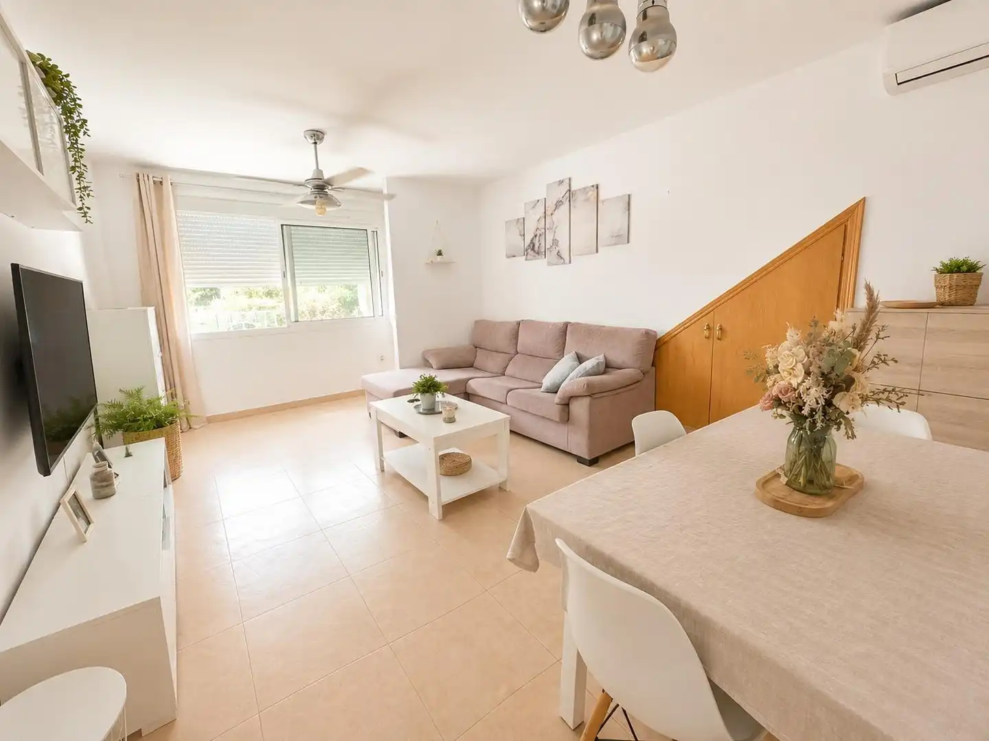 Living room of Ground floor for sale in Los Barrios  with Air Conditioner and Furnished