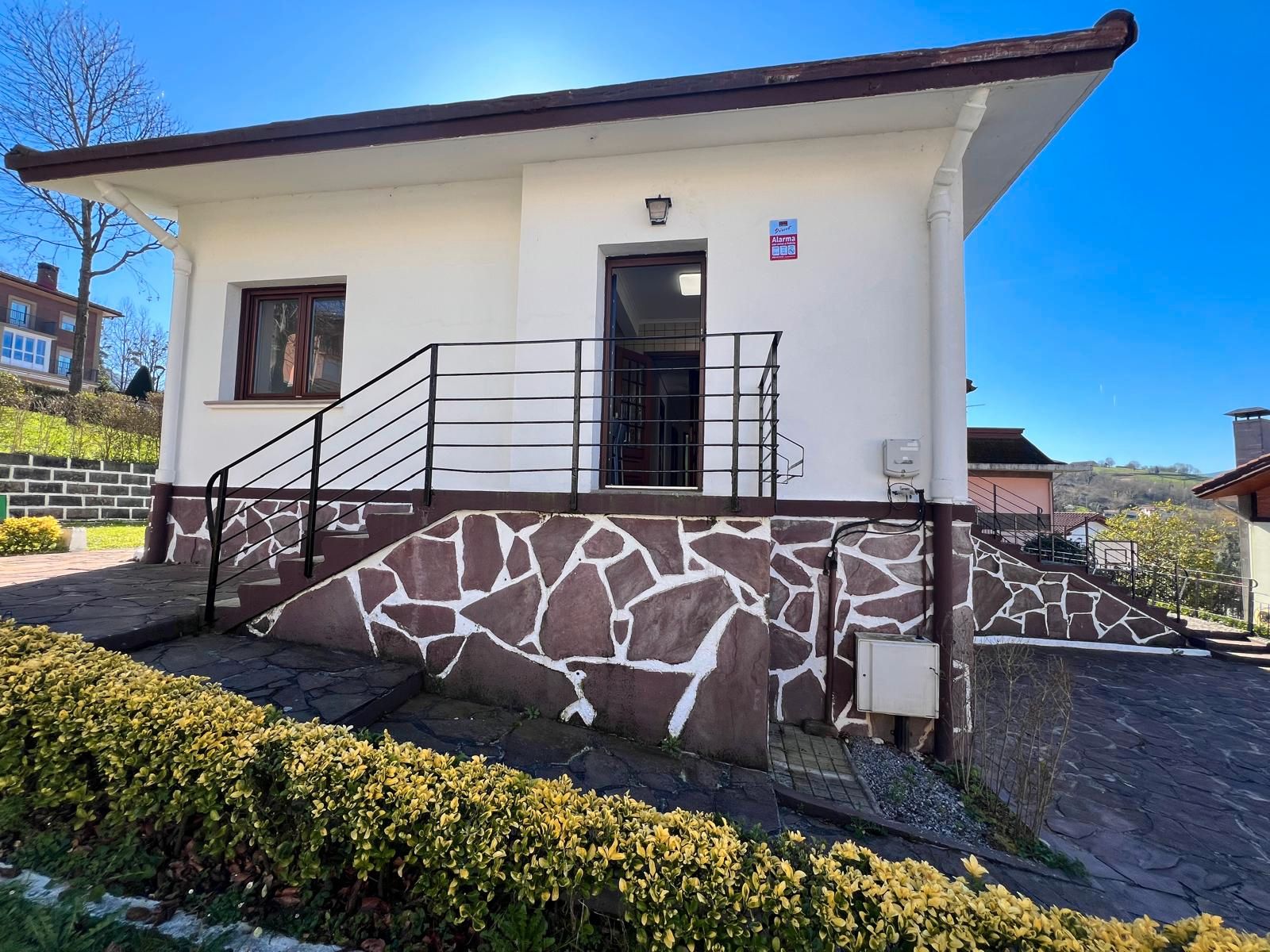 Vista exterior de Casa o xalet en venda en Andoain amb Calefacció, Jardí privat i Traster