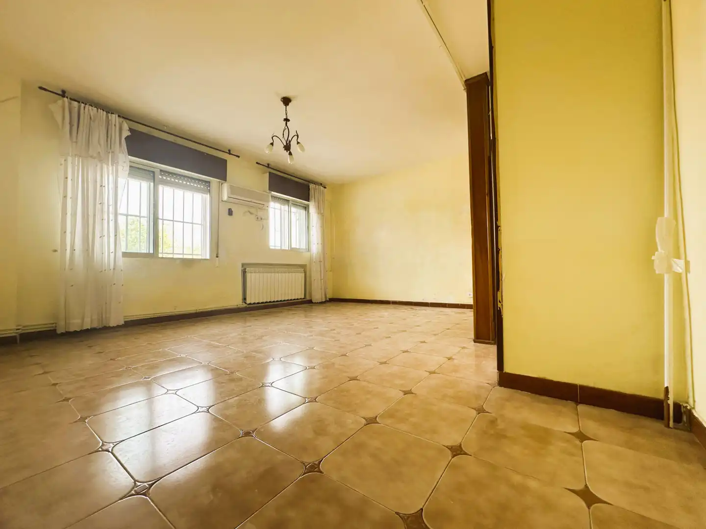 Living room of Flat for sale in Madrid  with Air Conditioner, Heating and Oven