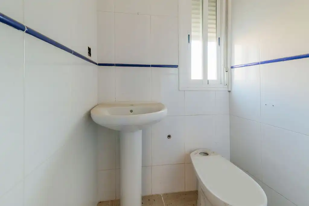 Baño de Casa adosada en venta en Valdeaveruelo, Guadalajara