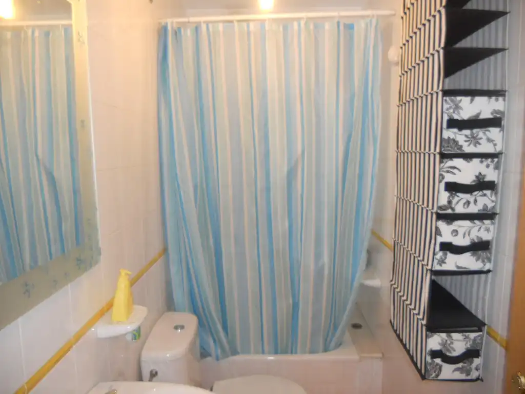Bathroom of Flat for rent in Santiago de Compostela   with Heating, Furnished and Oven