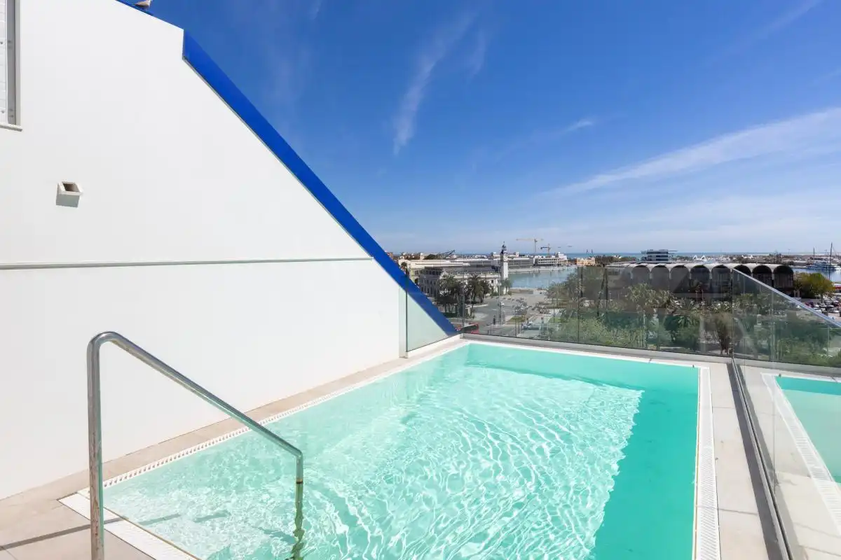 Piscina de Pis en venda en  Valencia Capital amb Aire condicionat, Calefacció i Traster