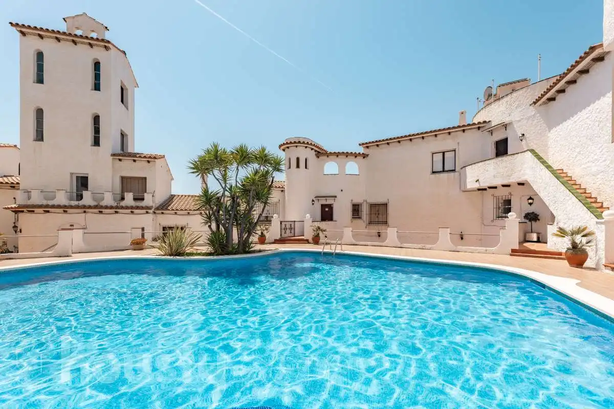 Piscina de Piso en venta en Sitges con Trastero, Amueblado y Piscina comunitaria