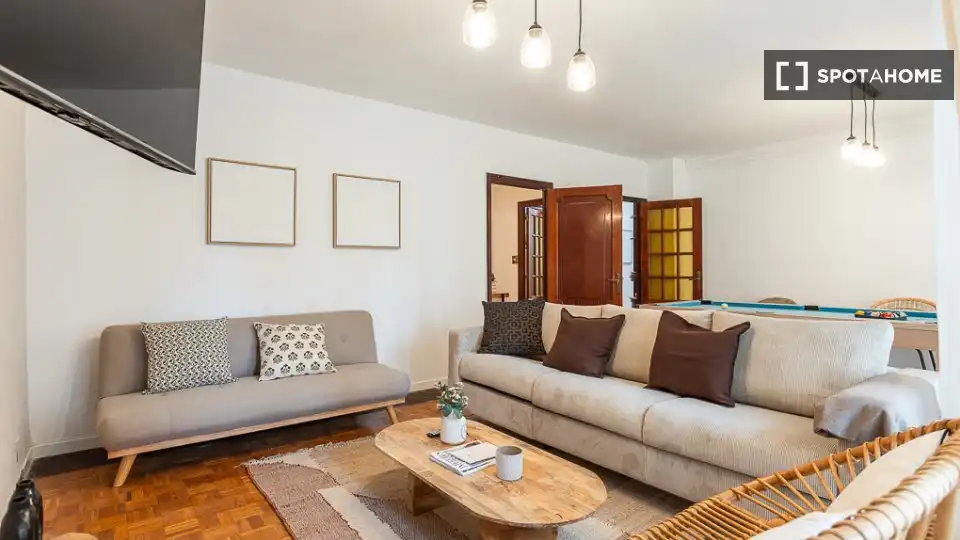 Room in Ensanche - Diputación