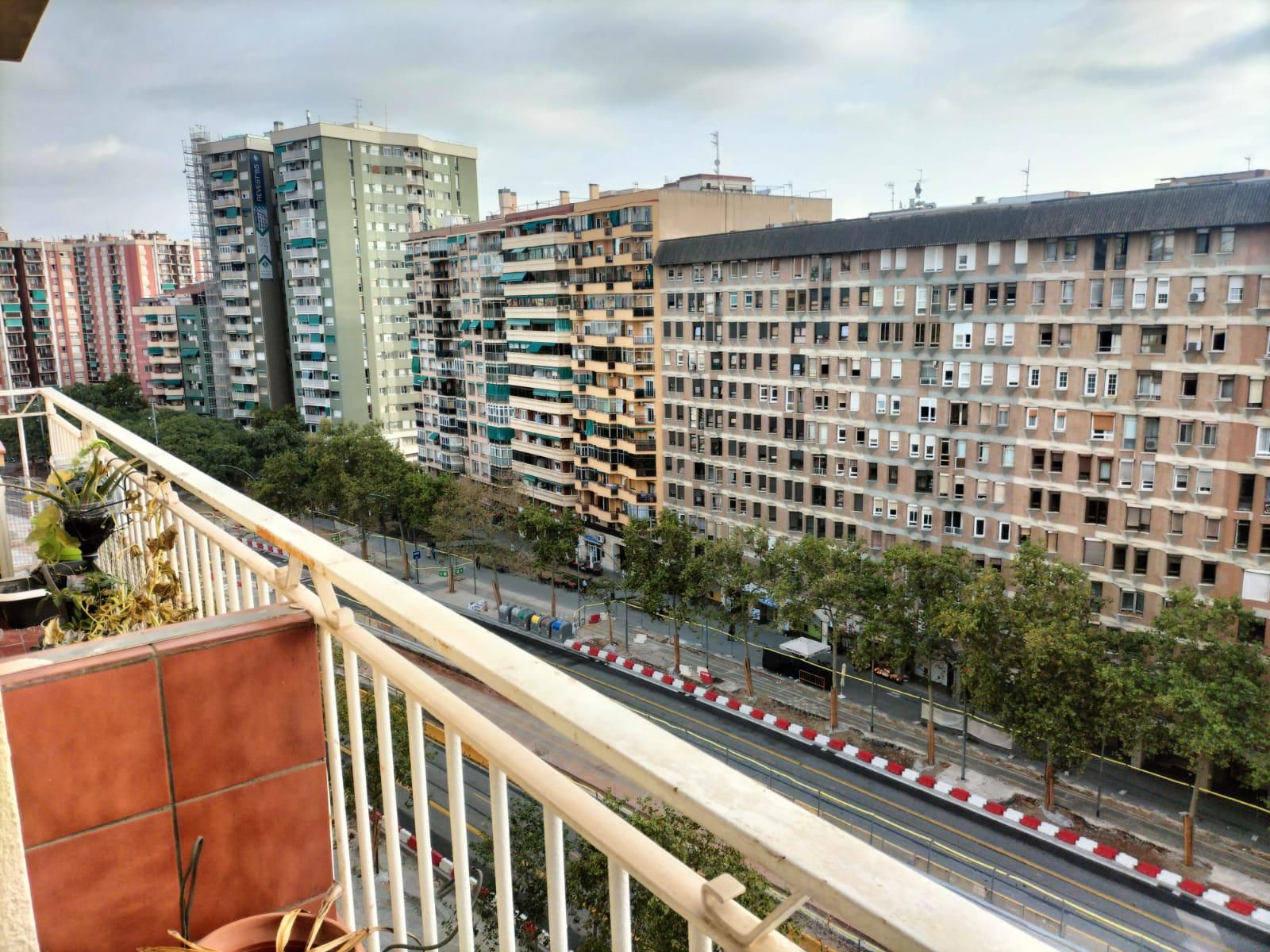 Exterior view of Flat for sale in  Barcelona Capital  with Heating