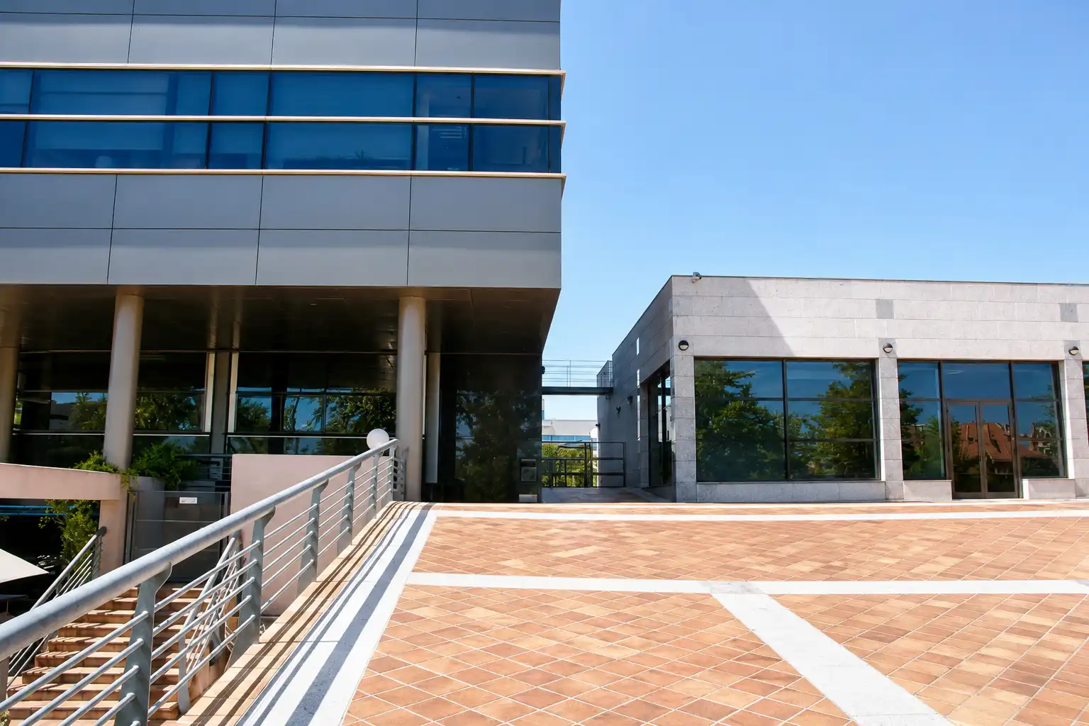 Exterior view of Office for rent in Las Rozas de Madrid  with Air Conditioner, Heating and Terrace