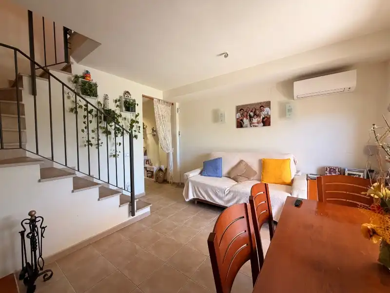 Sala d'estar de Casa o xalet en venda en L'Estartit amb Aire condicionat, Calefacció i Jardí privat