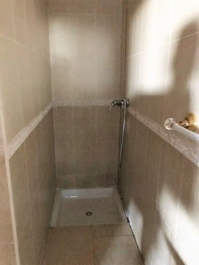Baño de Nave industrial de alquiler en Serracines