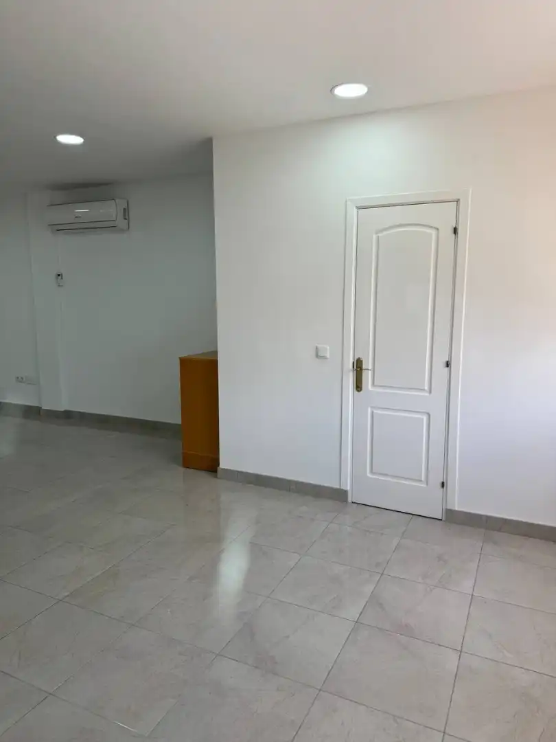 Gewerbefläche zum Verkauf in Calle Estanque de la Cruz 65, imagen 2