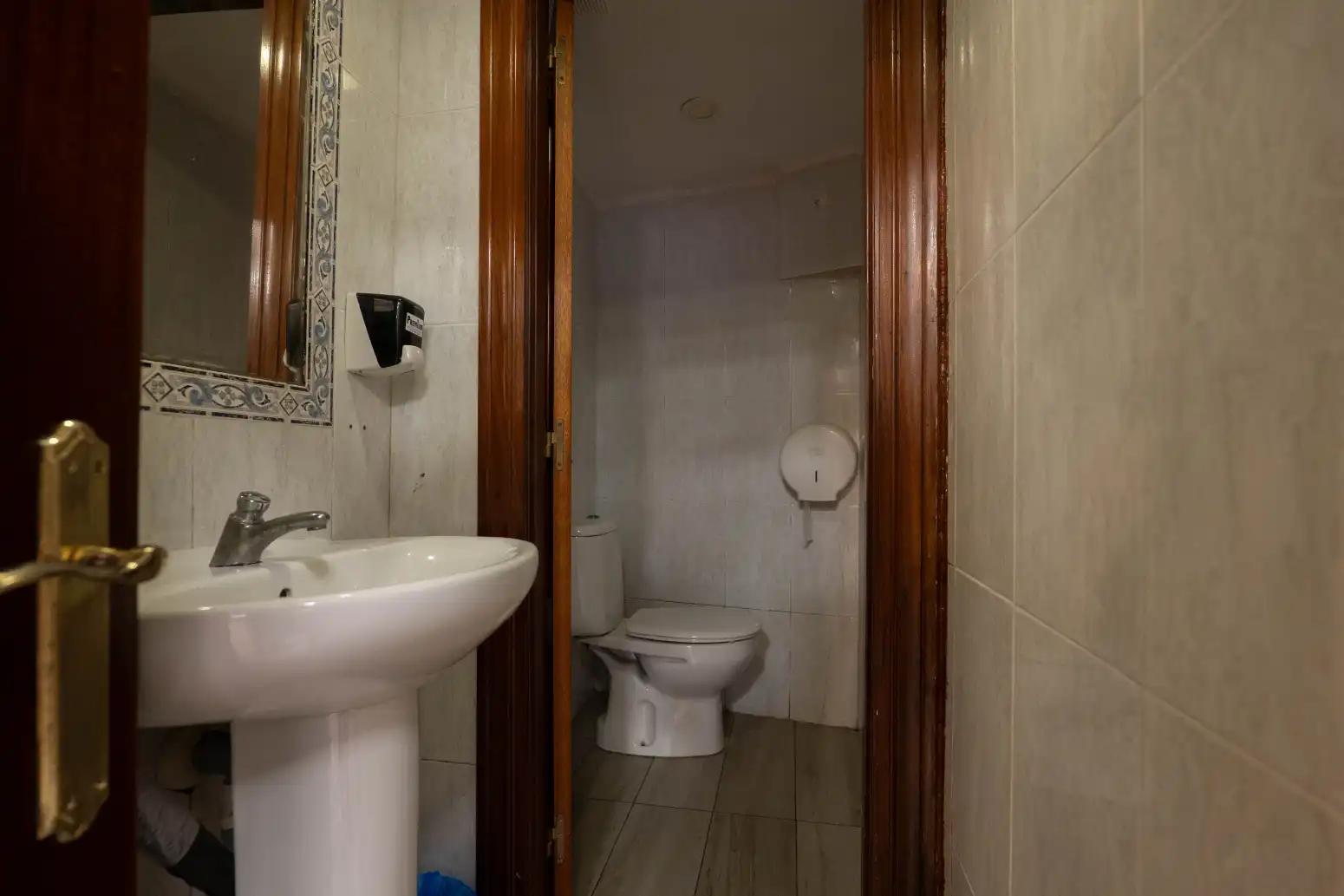 Bany de Local de lloguer en Gijón 