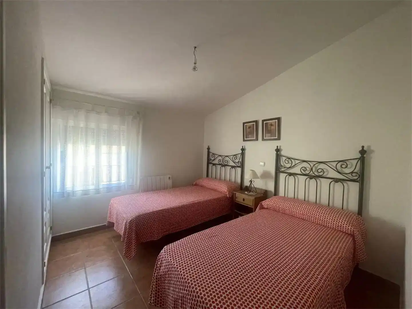Dormitori de Casa adosada en venda en Alía amb Aire condicionat, Traster i Forn