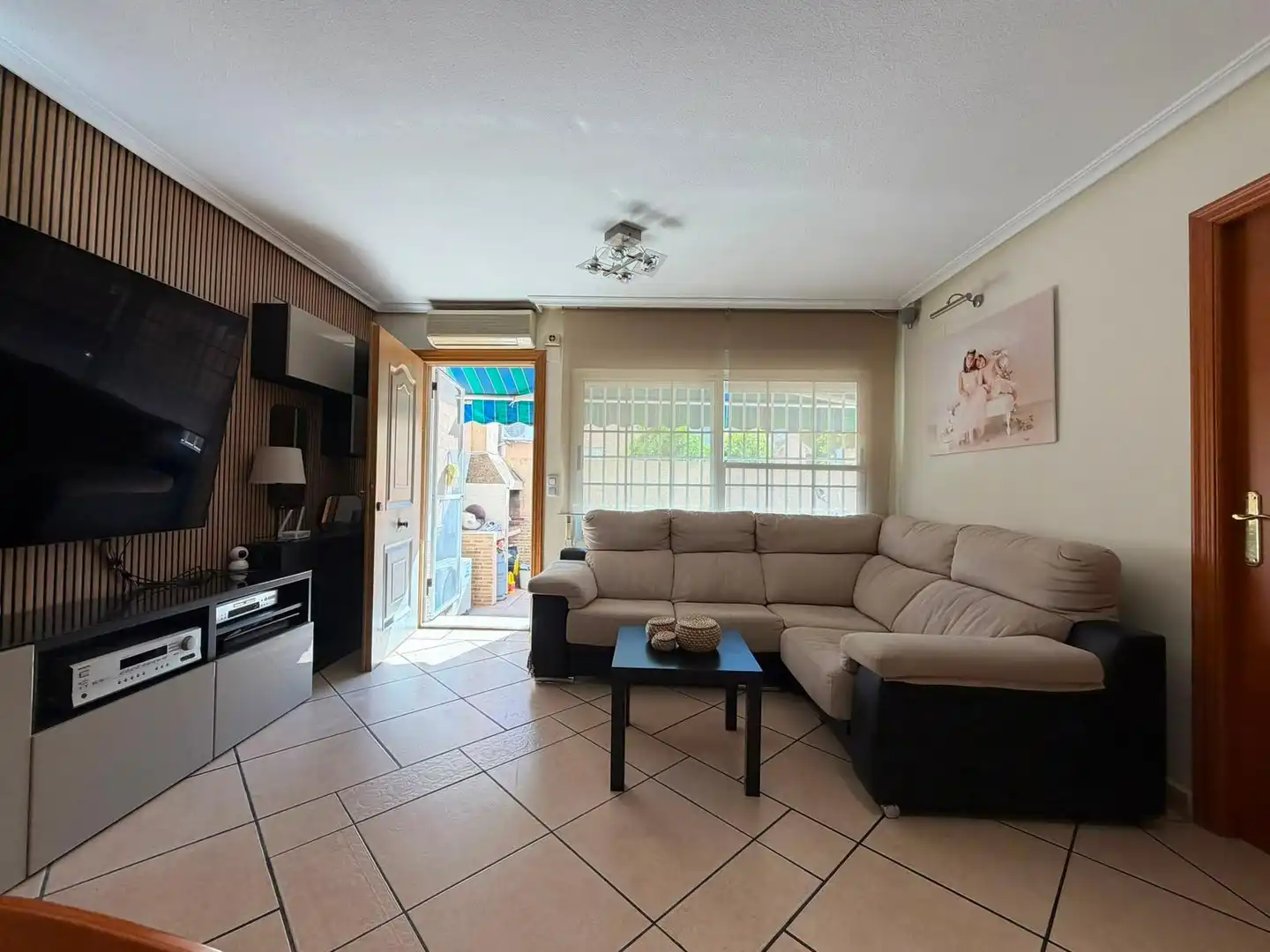 Sala d'estar de Dúplex en venda en Torrevieja amb Aire condicionat, Terrassa i Traster