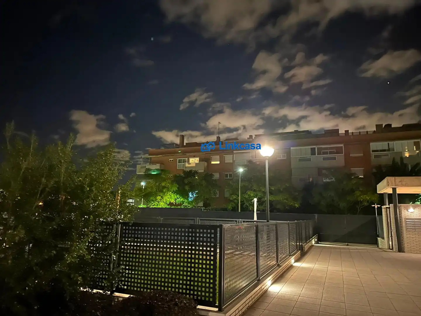 Vista exterior de Pis de lloguer en Pozuelo de Alarcón amb Aire condicionat, Calefacció i Jardí privat