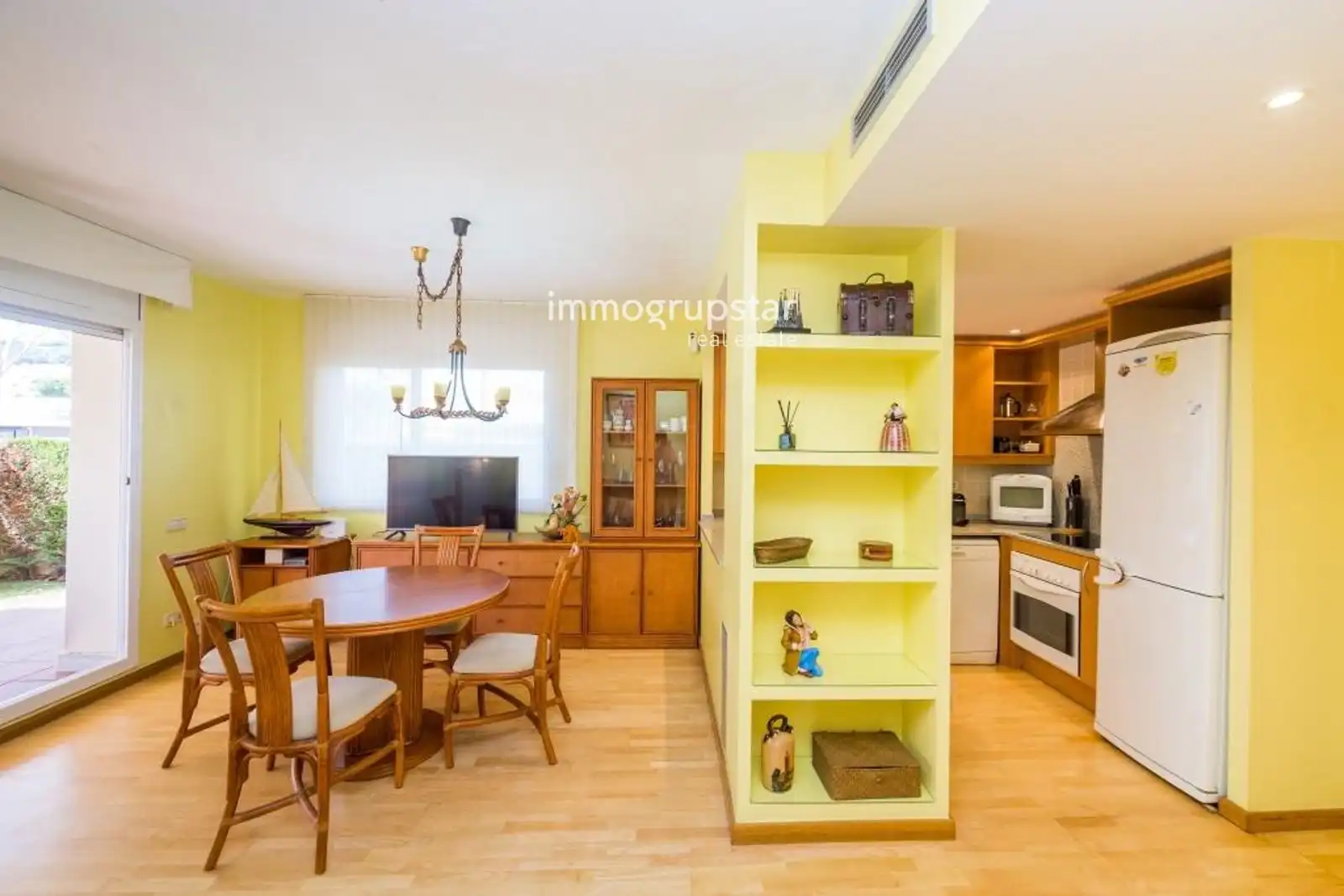 Sala d'estar de Apartament en venda en Castell d'Aro, Platja d'Aro i s'Agaró amb Calefacció, Terrassa i Piscina