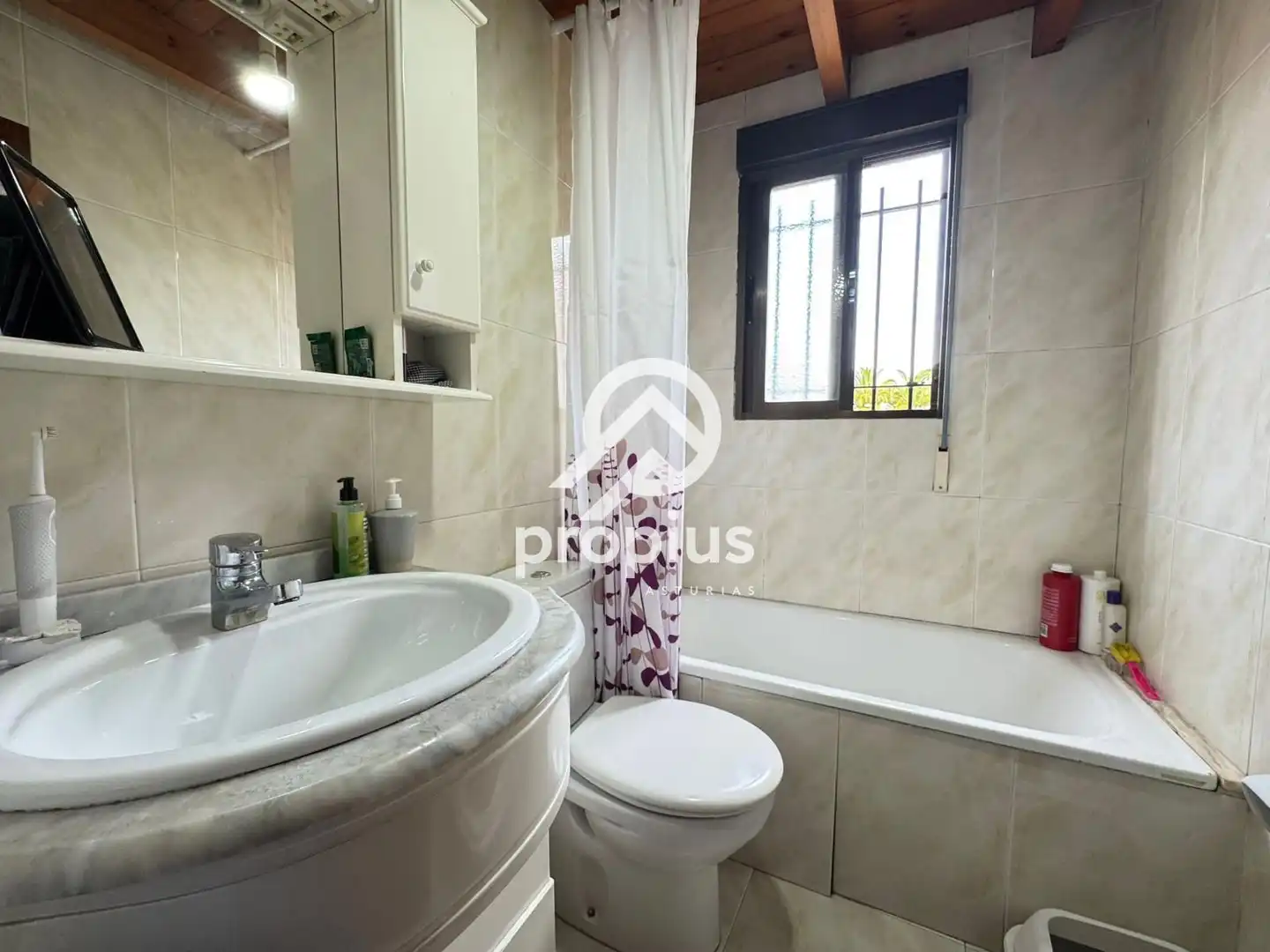 Badezimmer von Maisonette zum Verkauf in Llanes mit Heizung und Möbliert