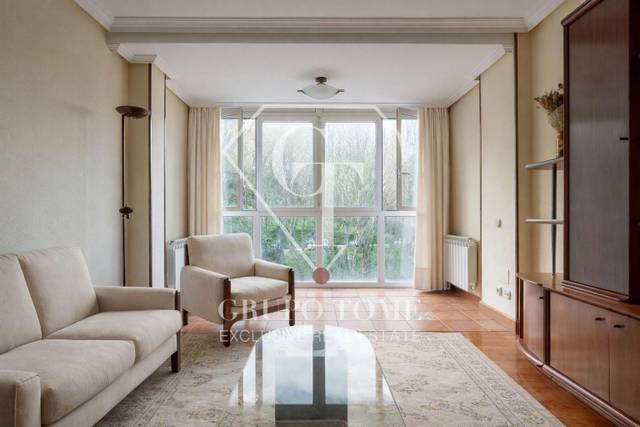 Piso en Venta en Calle de Portuenea, 25 en Antiguo