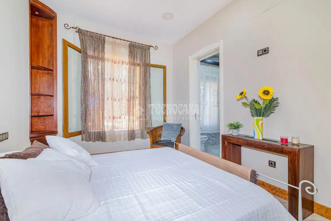 Habitación de Casa o chalet en venta en La Zubia con Aire acondicionado, Calefacción y Jardín privado