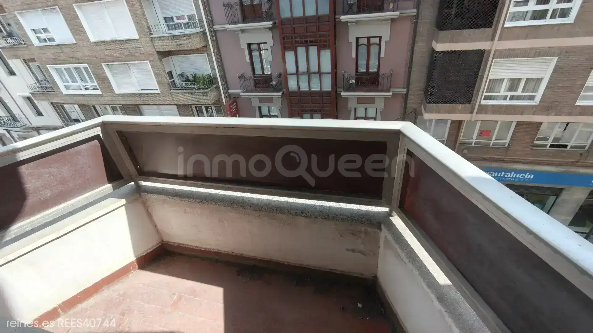 Terraza de Piso en venta en Torrelavega  con Calefacción, Terraza y Amueblado